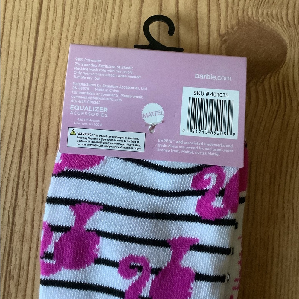 NWT. 2Pairs Popular Crew Socks. Size 9-13 - Picture 3 of 6